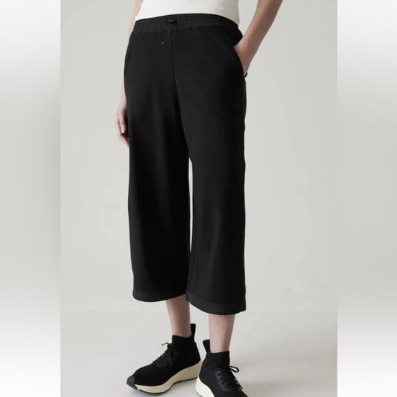 NWT Athleta Triumph Hybrid Wide Leg Drawstring Crop Black Sz S Athleisure Travel - Picture 3 of 16